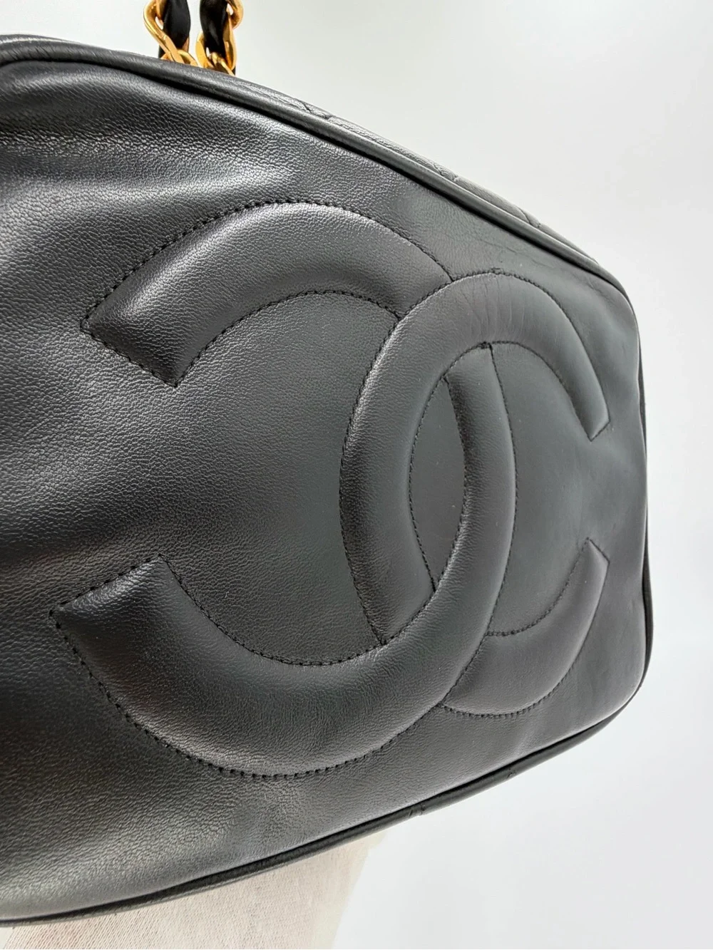 🖤💛CHANEL Black Lambskin Bucket Bag with Gold Chain W/Dust Bag and Entrupy COA